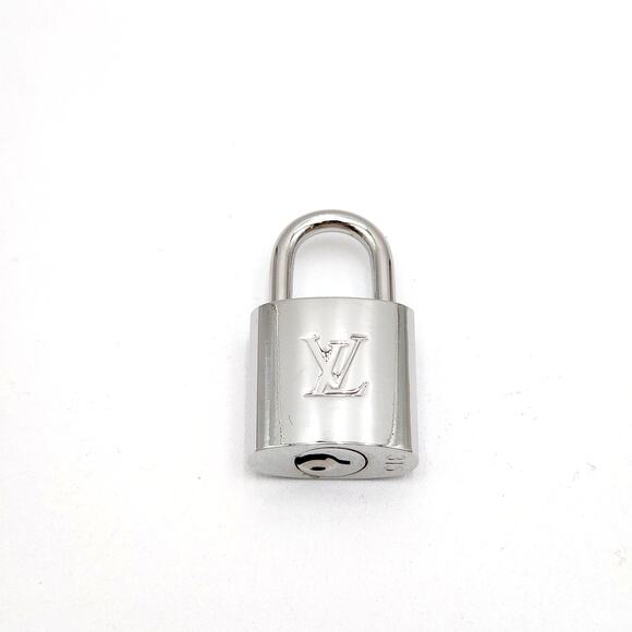 NEW! LOUIS VUITTON Silver Padlock and 2 Keys #315 - Picture 10 of 12